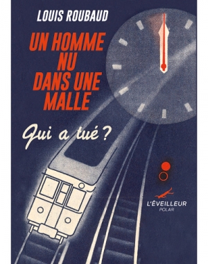 Un homme nu dans une malle